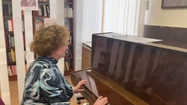 Нас поздравляют коллеги из МБУК "Клинская ЦБС". Центральная городская библиотека смотреть онлайн