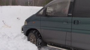 Поездка в трехречье, пробиваем снег к дому.