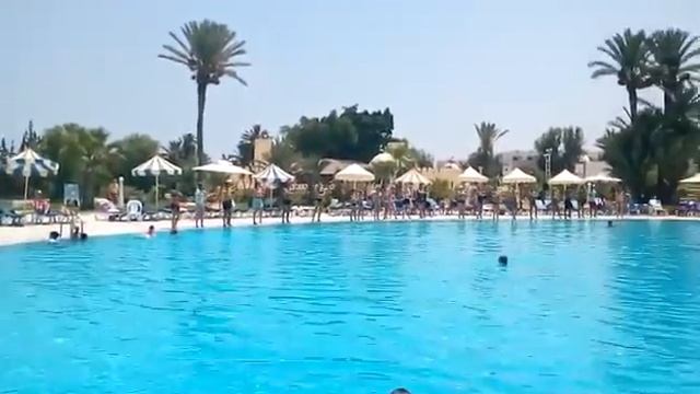 Отдых в Тунисе : танцы у бассейна смотреть онлайн