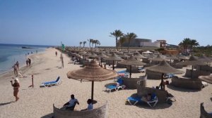 Бухта Abu Dabbab и пляж отеля Malikia Resort, Марса Алам