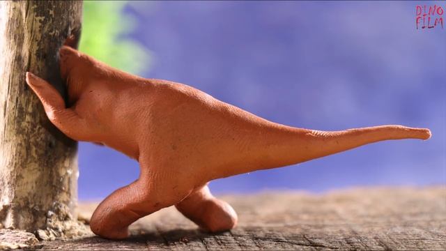 The Funny Stop Motion Dinosaur Video   Big Bumble Bee Chase in Fun   The World of the Dinosaurs