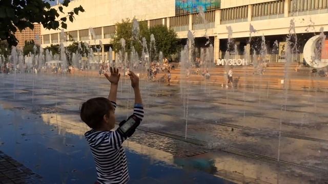 Феодосий управляет фонтаном смотреть онлайн