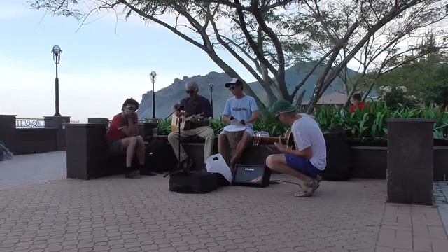 уличные музыканты Коктебель 4.06.2019 смотреть онлайн