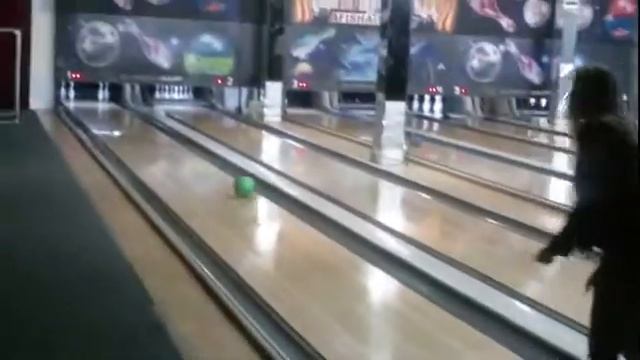 боулинг нло света смотреть онлайн