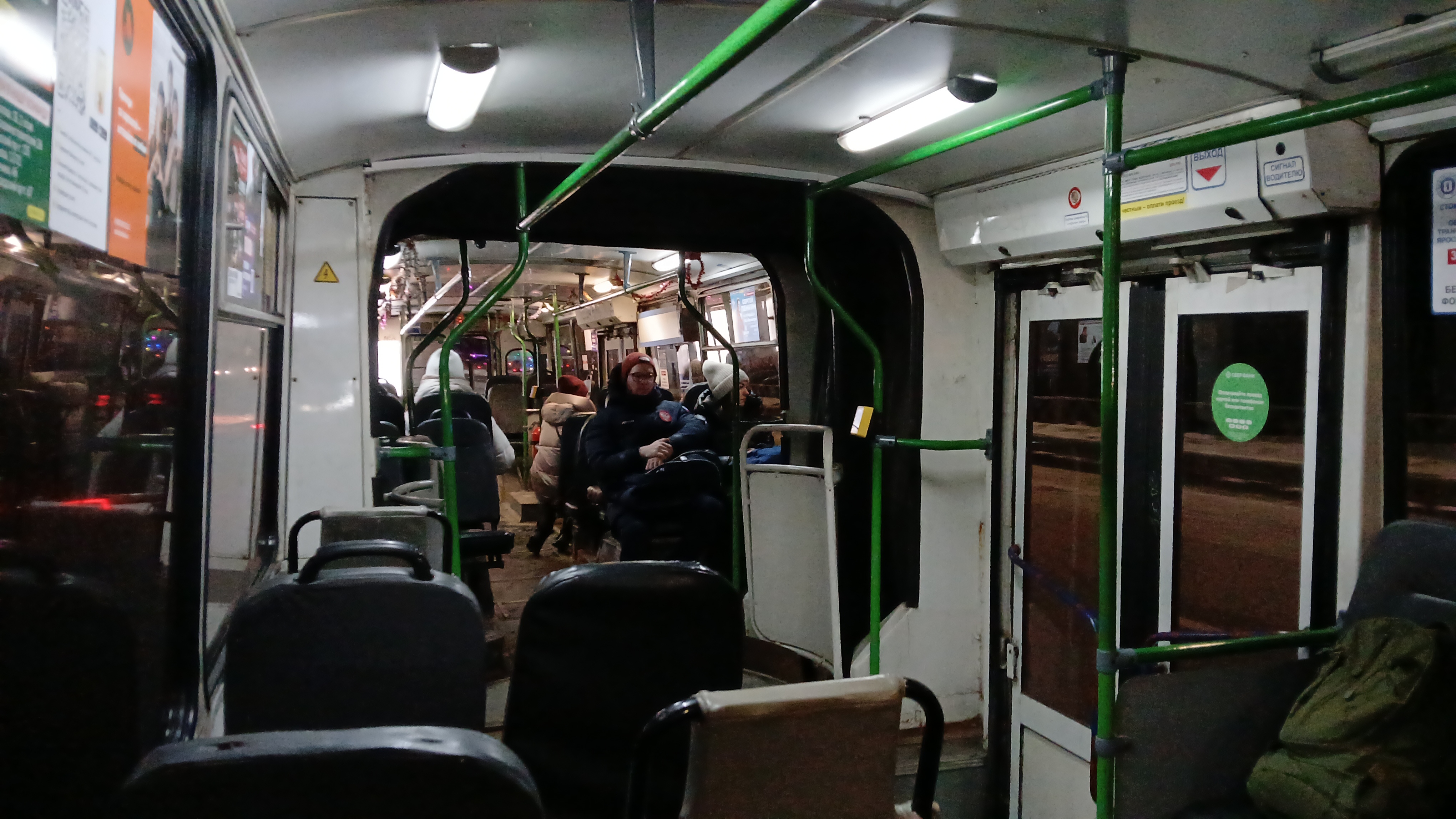 Вид из салона Тролза-62052.01 [ЗиУ-683* / ЗиУ-6205*], Ярославль, #168.  3.01.2025