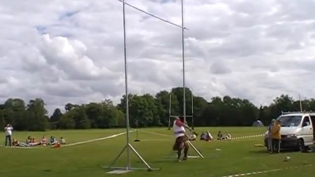 WEIGHT FOR HEIGHT WORLD RECORD 18' 10'' NAAS HIGHLAND GAMES 2011 смотреть онлайн