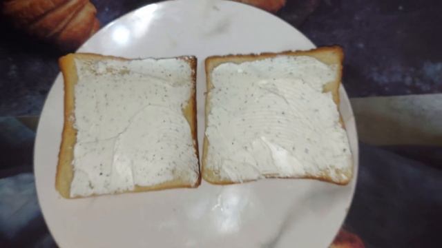 Бутерброды со шпротами и творожным сыром