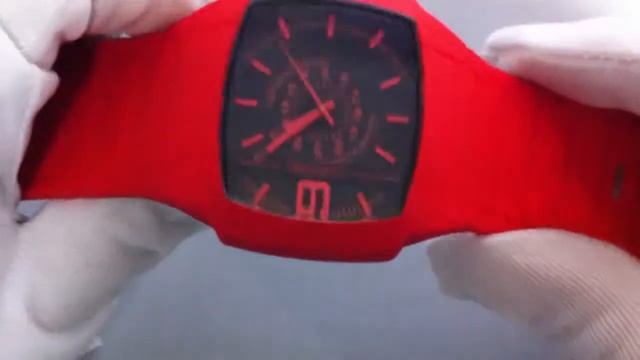 красные Diesel DZ1351 смотреть онлайн