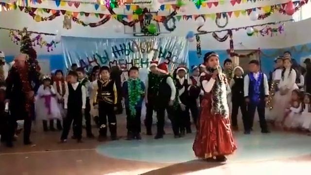 Бул жаш кыздын талантын кантип баалабай койобуз. (Жандуу Yн) #самаракаримова #Жаныжыл #2021 #Newyea смотреть онлайн