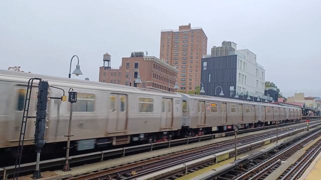 R179 Z Train & R143 J train @ Marcy Avenue (10/24/22) смотреть онлайн
