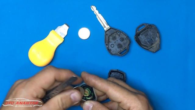 Toyota Corolla Anahtar Pil Değişimi Nasıl Yapılır ? | Key Battery Change Replacement смотреть онлайн