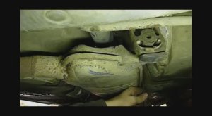 Стуки снизу в при повороте это не подвеска, оказалось глушитель бьёт по кузову.