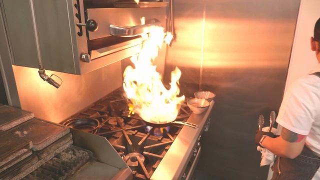 The Hunt Room's Pork Tenderloin смотреть онлайн