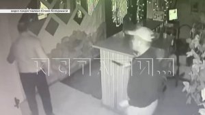 Неадекватный посетитель клуба с ножом стал наносить удары другим посетителям и сотрудникам клуба