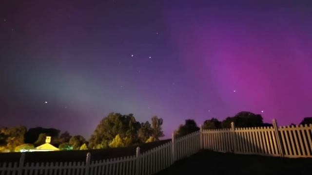 Magenta Aurora Related To The Downward Slide of Reality? (Insane Discussion by Conspiracy Nut) смотреть онлайн