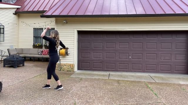 Finesse (Remix) - Bruno Mars feat. Cardi B || Move with Meredith смотреть онлайн