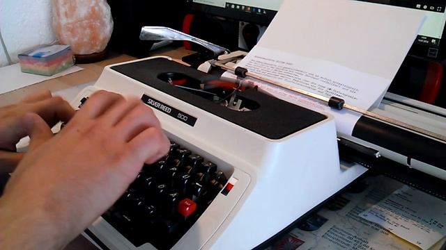 Silver Reed Schreibmaschine typewriter смотреть онлайн