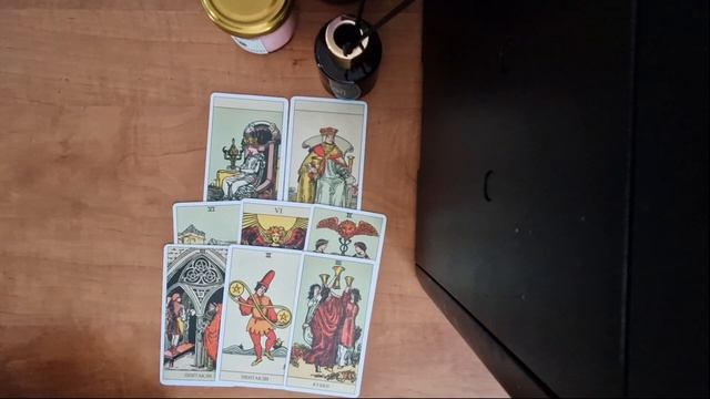 4 Королевы, ваш король на пороге🩷💫🌙 смотреть онлайн