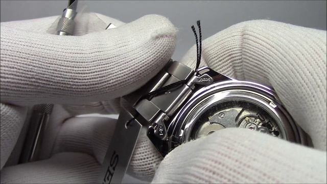 How to Change a Watch Strap and Spring Bar Basics - Watch and Learn #9 смотреть онлайн
