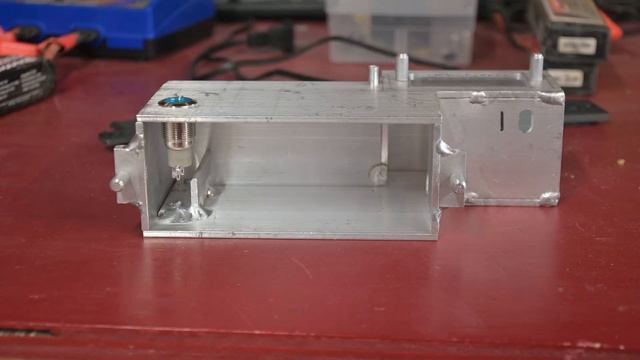 Kraken Vekta 5 aluminum battery and receiver box combo with two access doors смотреть онлайн