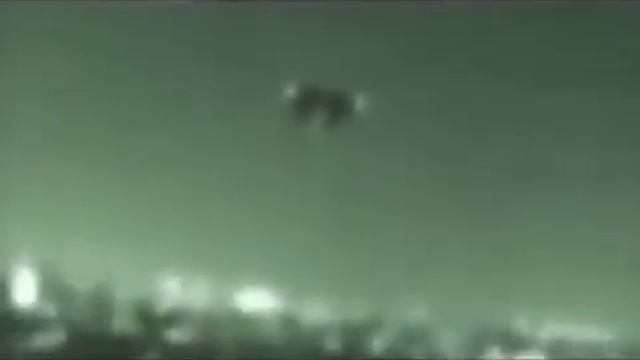 НЛО В ПАРИЖЕ   Очень и очень хорошо снято UFO In Paris  OVNIS смотреть онлайн