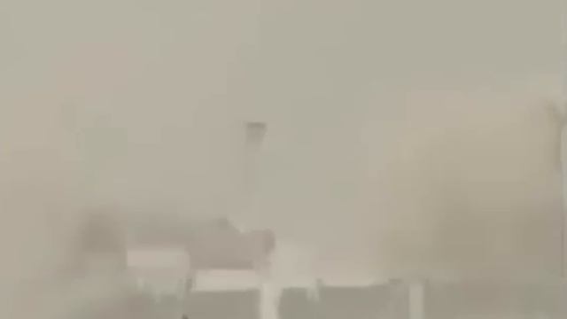 India at risk of category 3 hurricane: severe storm with winds of 190 km/h смотреть онлайн