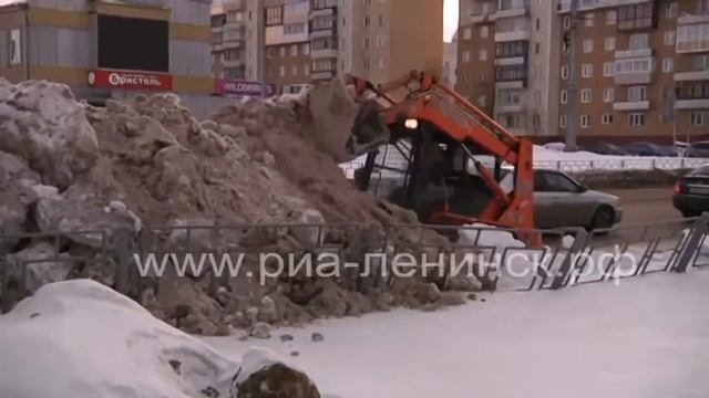Дорожные службы перед морозами приводят город в порядок смотреть онлайн