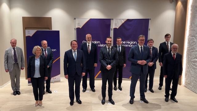 Top Channel/ Rama krah Kurtit, Vuçiç…! Fotoja familjare e Samitit të Kotorit смотреть онлайн