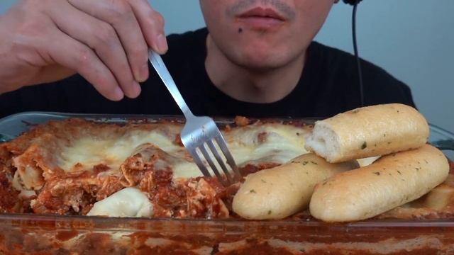 ASMR | Three Cheese Lasagna + Mozzarella Breadsticks | Eating Sounds смотреть онлайн