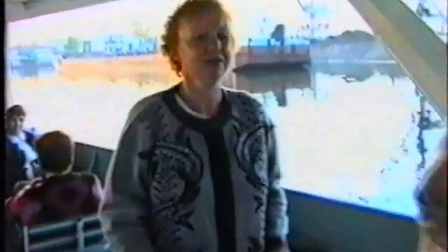 Видео из 90-х: мамы выпускников зажигают на теплоходе! смотреть онлайн