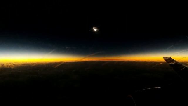 солнечное затмение с самолета смотреть онлайн