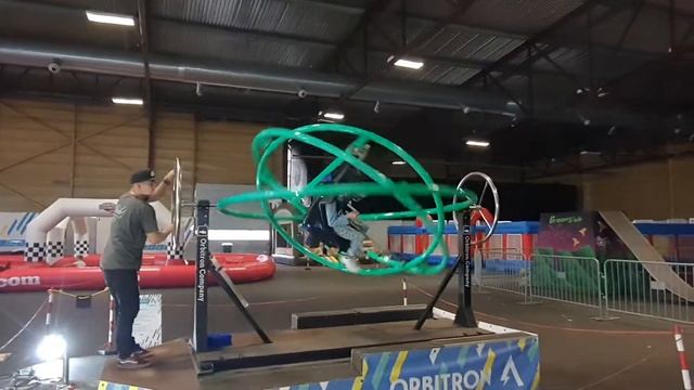 Настя готовится в космос. Первые тесты 🚀 смотреть онлайн