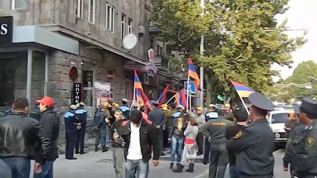 Протест возле ереванского рынка смотреть онлайн