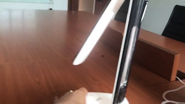 Đèn bàn led Comet CT181 5W tặng kèm bộ nguồn sạc, điều chỉnh góc chiếu linh hoạt