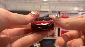 Маленькие машинки хранятся в колонне большой машины