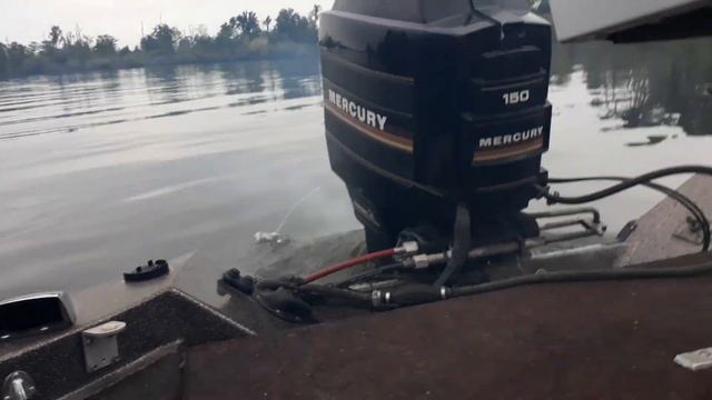 Running Around in the 150 Mercury BlackMax!! смотреть онлайн