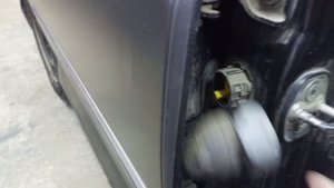 Как снять дверь Peugeot 407.mp4