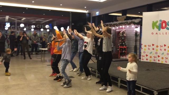 Зена и "Супер Пупер" - 2 (ТЦ "Галлерея", 2017) смотреть онлайн