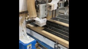 Фрезерование алюминиевых дверных коробок под петли на станке INTRO SD-1330 V2H2