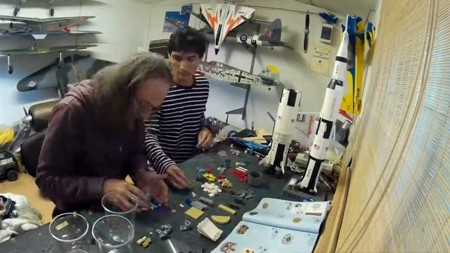 LEGO Saturn V Time Lapse смотреть онлайн