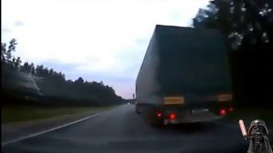 Обгоняют фуру