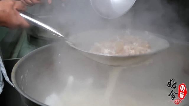 菏泽退伍小伙摆摊卖牛杂，一天只卖3小时收入四千多，买奥迪车当成货车！【好食勇哥】 смотреть онлайн