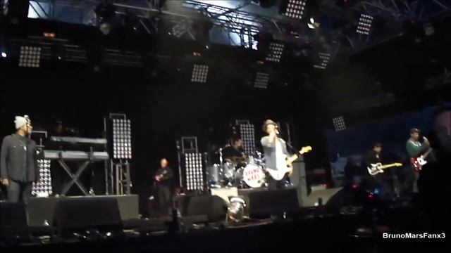 Bruno Mars - CONCERT MOMENTS 2 ♥ смотреть онлайн