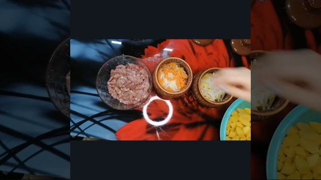 #сердечкискартофелем#готовимдома #оченьвкусно. Куриные сердечки с картофелем в горшочках!!! смотреть онлайн