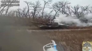 Работа дроноводов гвардейской 144 мсд дронами на оптоволокне