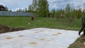 Заезд на участок с дорожными плитами 3 шт. Площадка под авто с 6 плитами