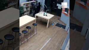 Красноярск: ограбили магазин цифровой техники