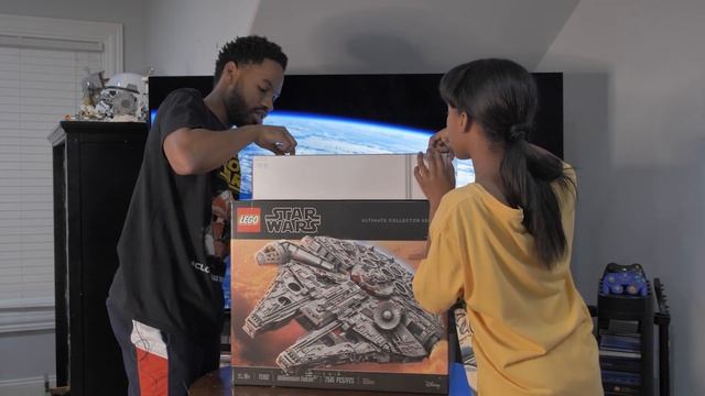 LEGO Ultimate Collectors Series Millennium Falcon Unboxing + LEGO NASA Apollo Saturn V Giveaway! смотреть онлайн