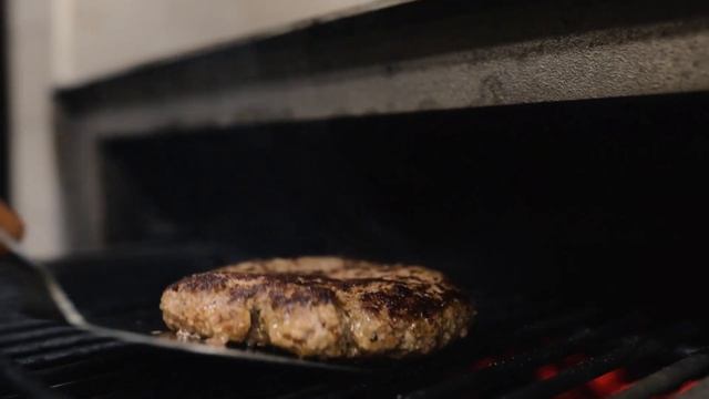 MEGA BURGER x CHEESE INJECTION // PIVNAYA APTEKA, Baku, Azerbaijan смотреть онлайн