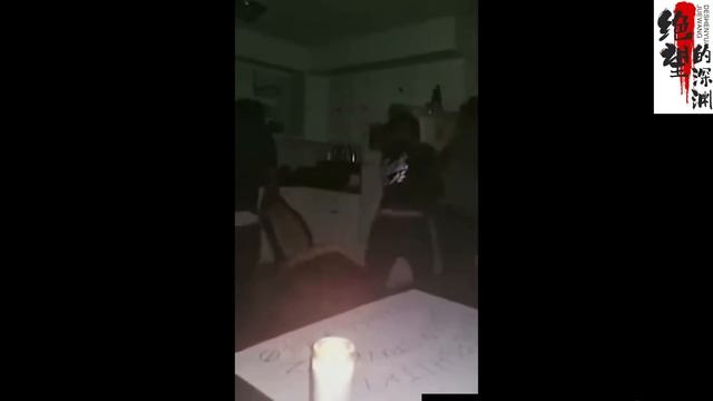 抓到小鬼装进瓶子里，这是外星人吗？ смотреть онлайн